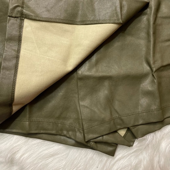 NEW WOMEN’S TRENDY OLIVE GREEN BUTTON FRONT FAUX LEATHER SKORT - Picture 9 of 15